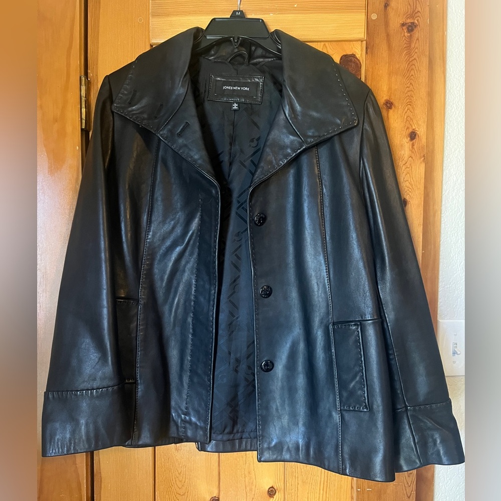 Jones New York leather jacket in size Large
